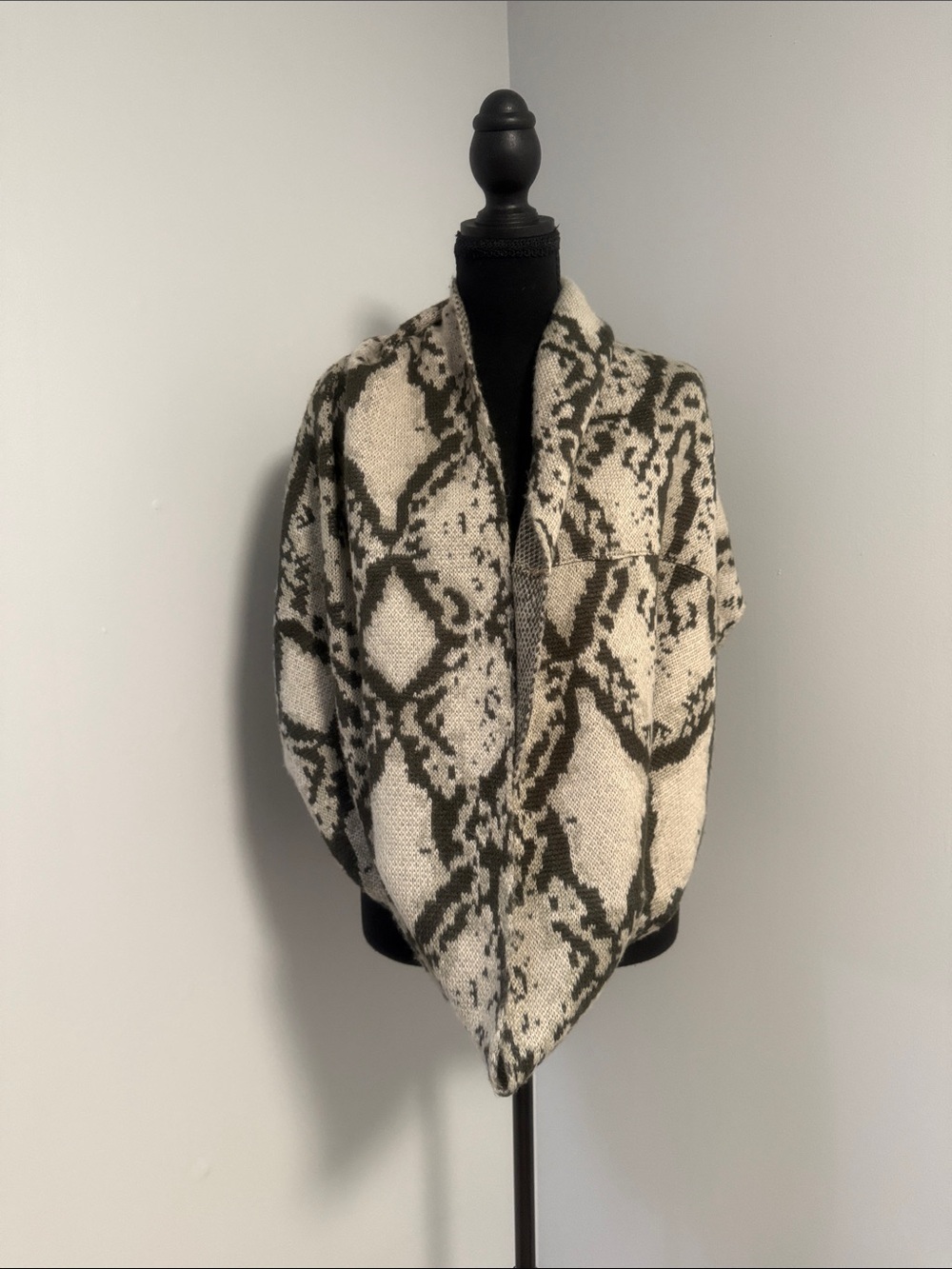 Women's Cream & Olive Snake-Print Scarf